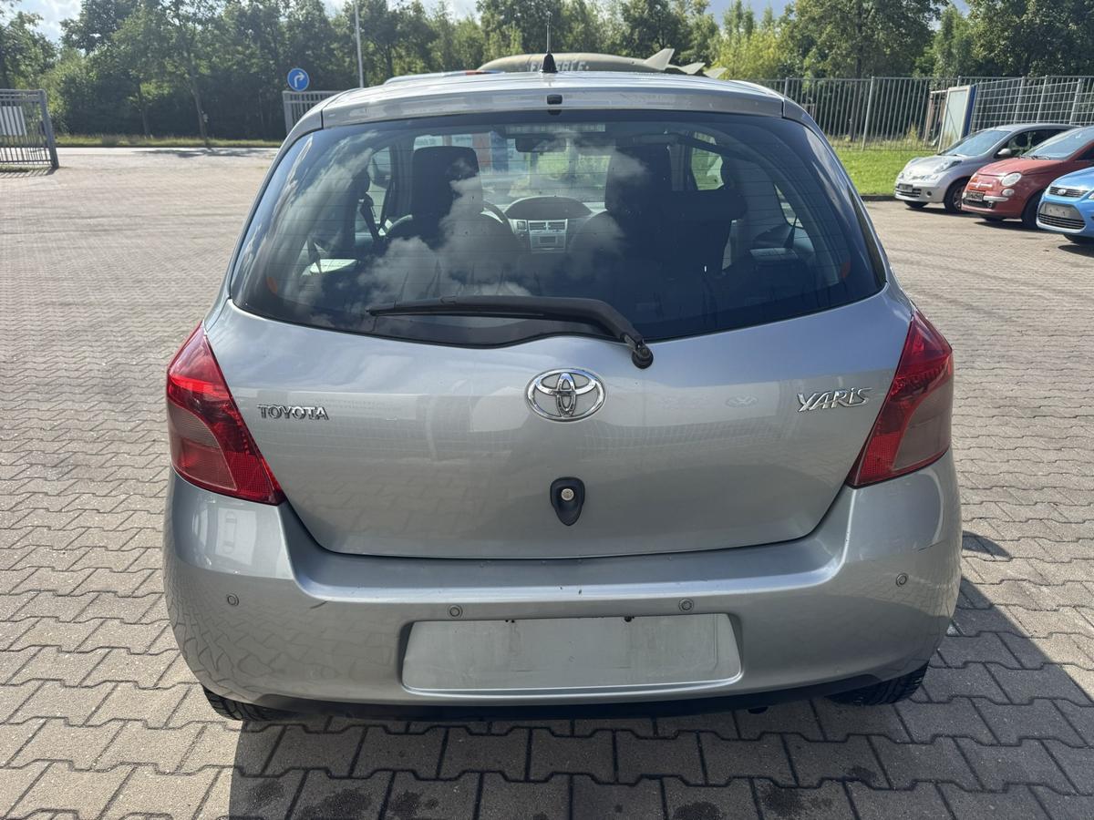 Toyota Yaris XP9 original R&uuml;cklicht R&uuml;ckleuchte Schlussleuchte links Bj.2009